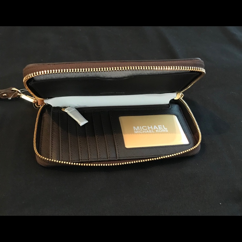 Brand New Michael Kors Wristlet Wallet